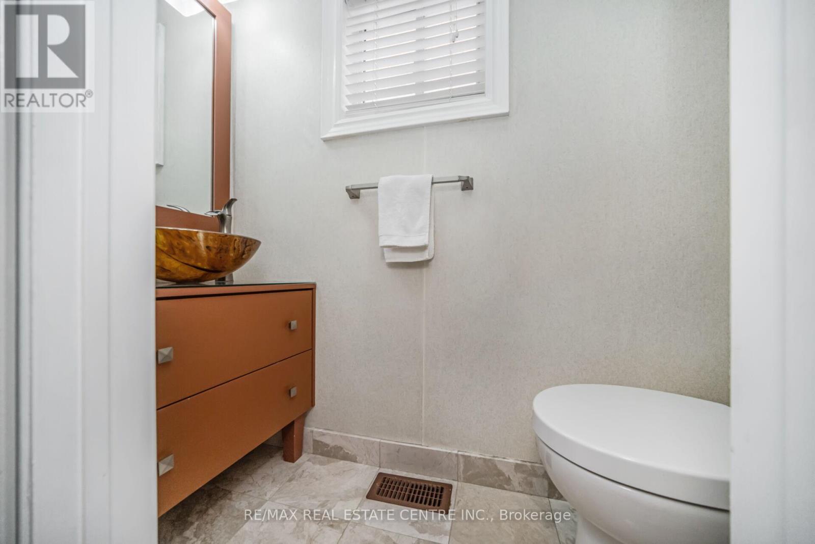 19 Hollowgrove Boulevard, Brampton (Vales Of Castlemore), Ontario  L6P 1B1 - Photo 31 - W12372180