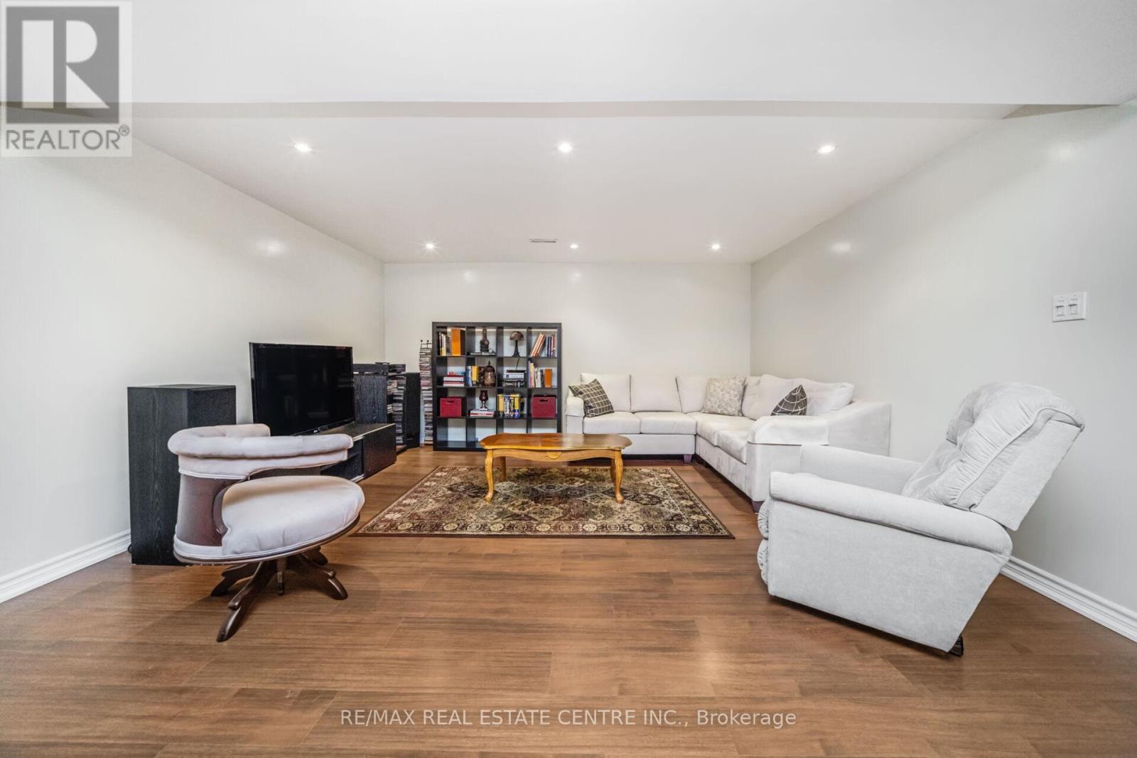 19 Hollowgrove Boulevard, Brampton (Vales Of Castlemore), Ontario  L6P 1B1 - Photo 35 - W12372180