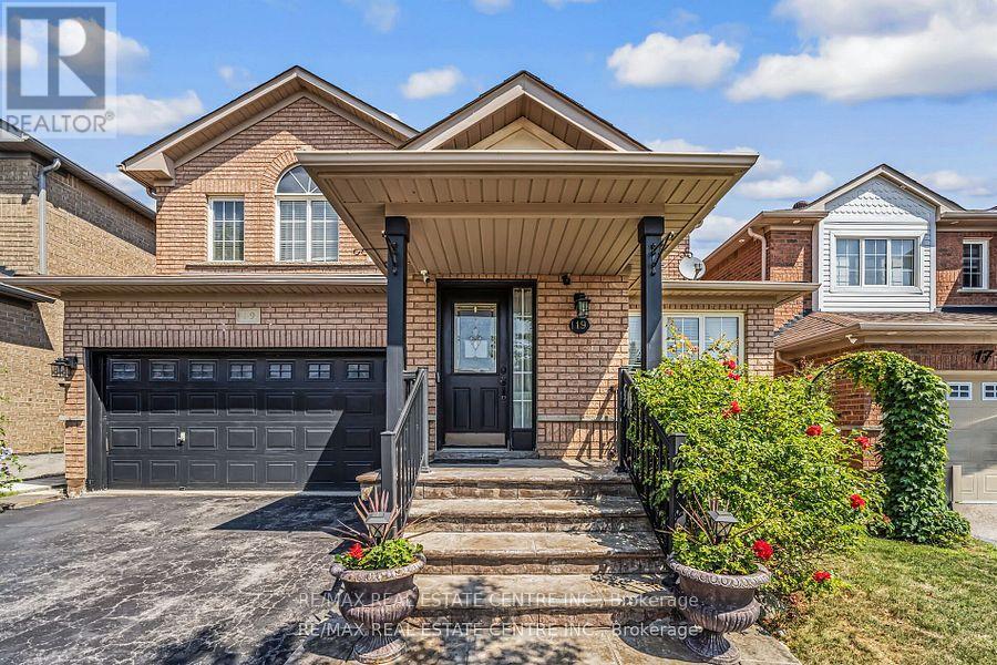 Property at 19 HOLLOWGROVE BOULEVARD image 4