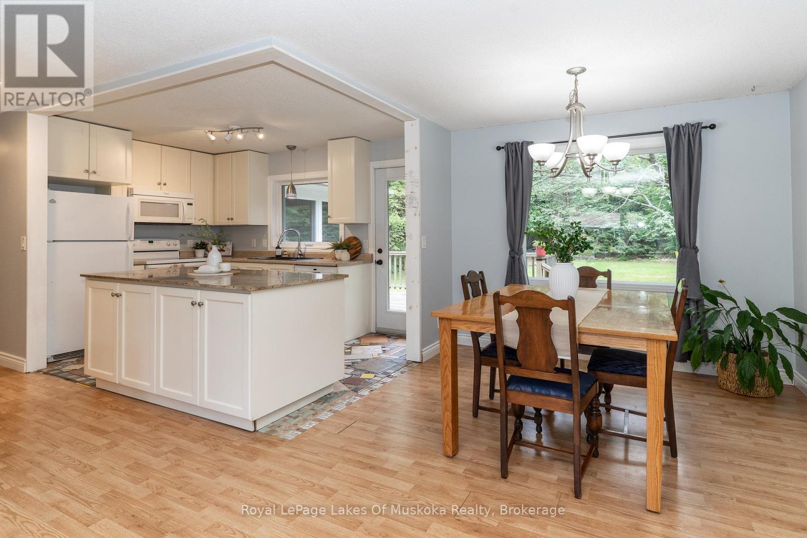 70 Meadow Heights Drive, Bracebridge, Ontario  P1L 1A3 - Photo 8 - X12372183