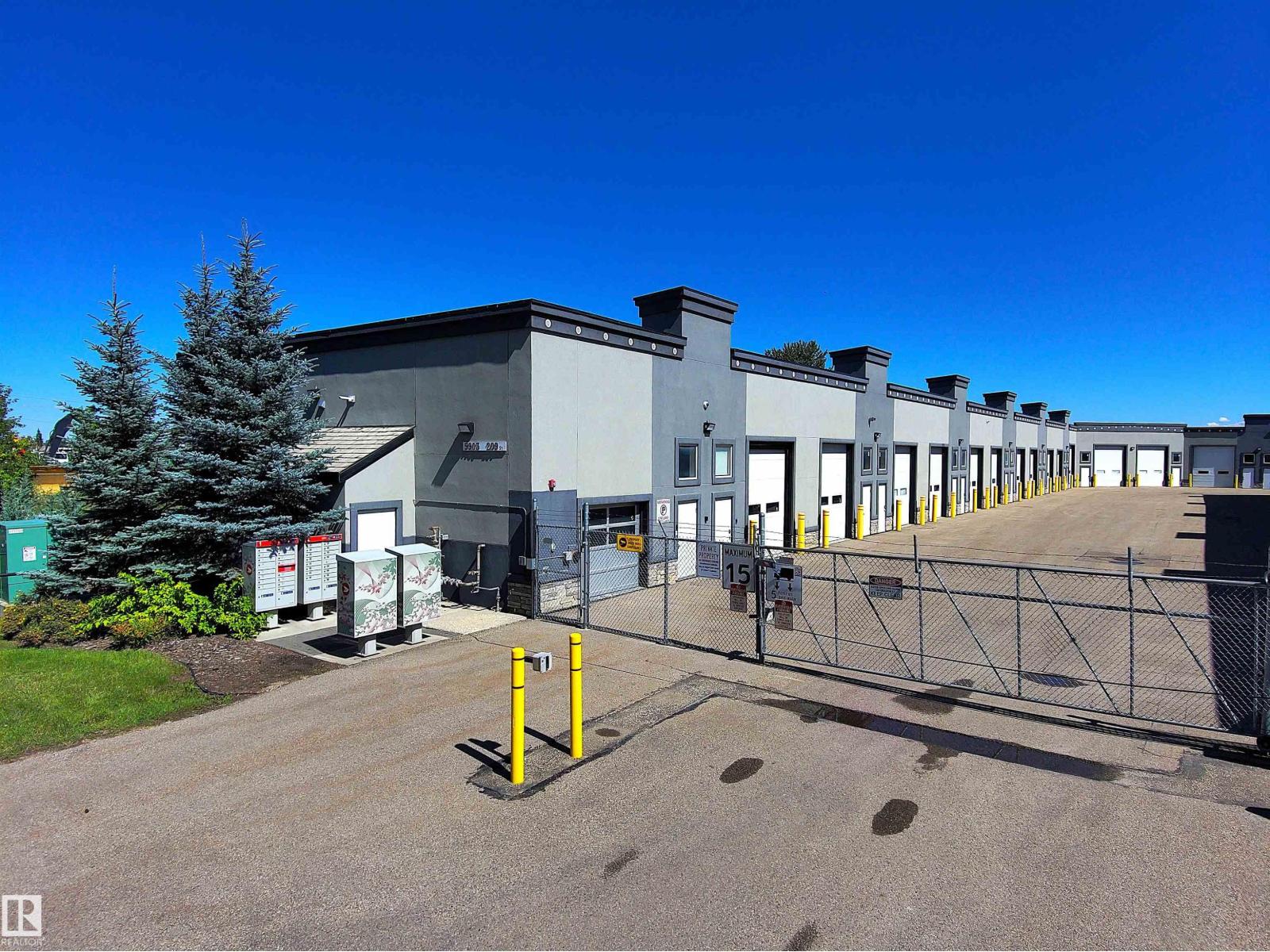 #3 9903 209 St Nw, Edmonton, Alberta  T5T 5X9 - Photo 2 - E4455503