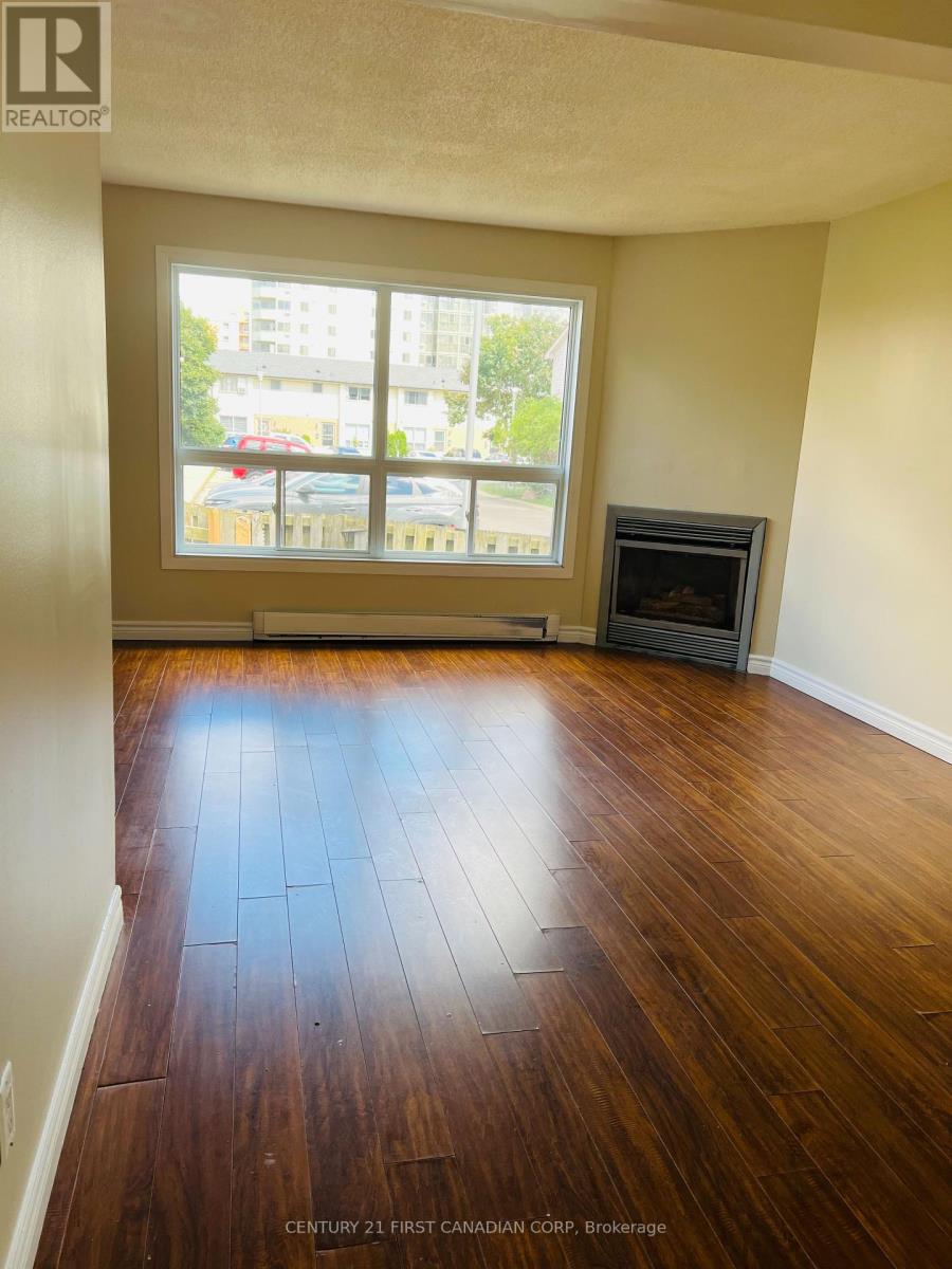 9 - 135 Belmont Drive, London South, Ontario  N6J 4J3 - Photo 4 - X12372217
