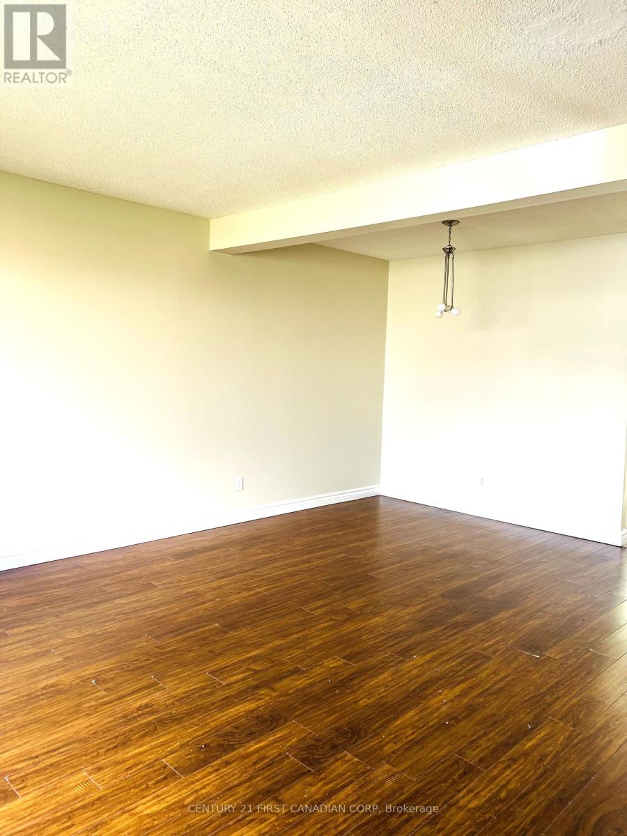 9 - 135 Belmont Drive, London South, Ontario  N6J 4J3 - Photo 5 - X12372217