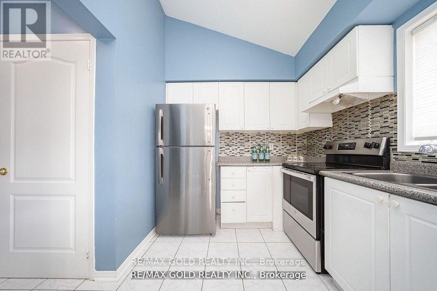 108 Black Forest Drive N, Brampton, Ontario  L6R 2E6 - Photo 17 - W12372200