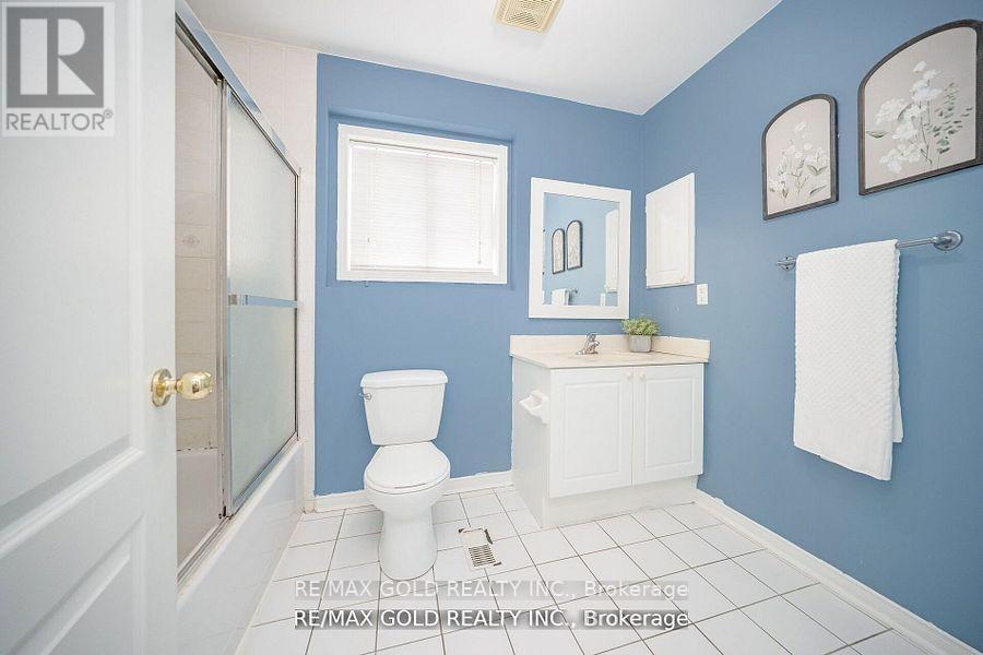 108 Black Forest Drive N, Brampton, Ontario  L6R 2E6 - Photo 18 - W12372200