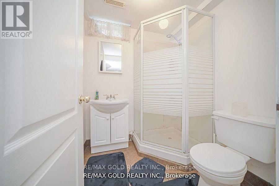 108 Black Forest Drive N, Brampton, Ontario  L6R 2E6 - Photo 27 - W12372200