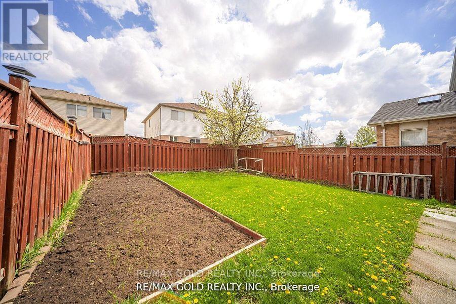 108 Black Forest Drive N, Brampton, Ontario  L6R 2E6 - Photo 35 - W12372200