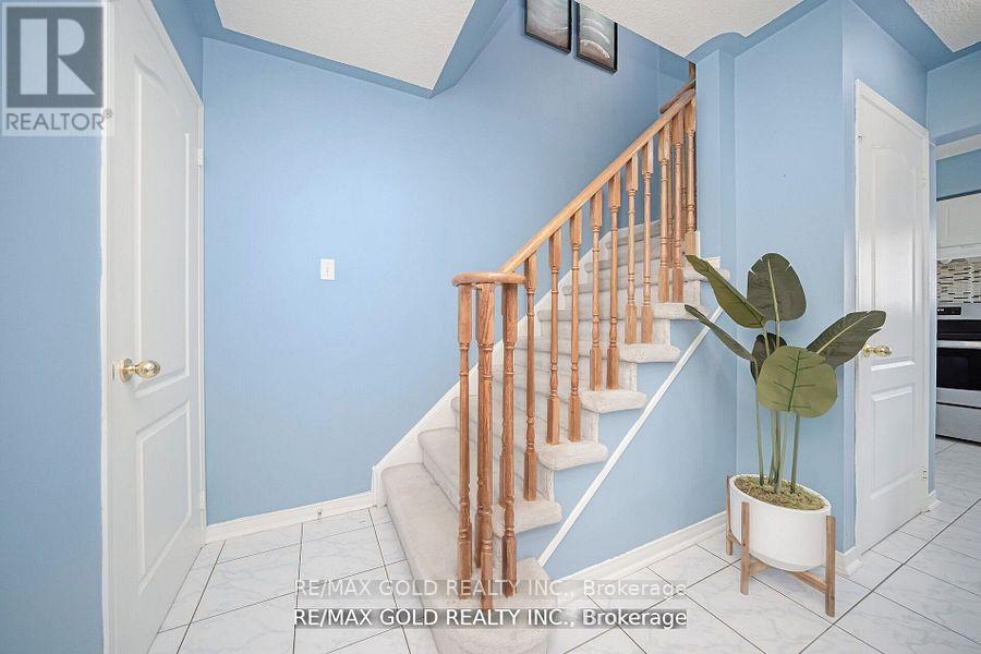 108 Black Forest Drive N, Brampton, Ontario  L6R 2E6 - Photo 7 - W12372200