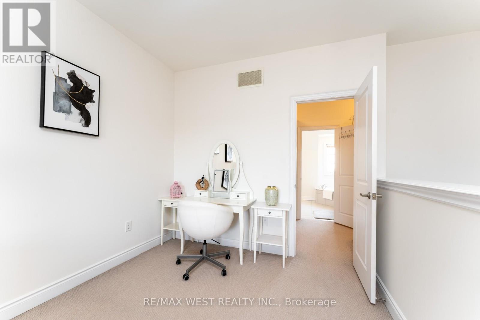 19 - 2172 Trafalgar Road, Oakville, Ontario  L6H 7H2 - Photo 20 - W12372174