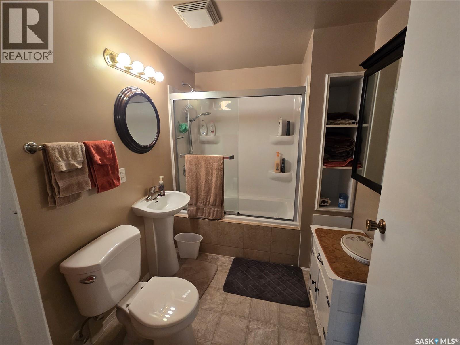 808 Assiniboia Avenue, Stoughton, Saskatchewan  S0G 4T0 - Photo 28 - SK015091