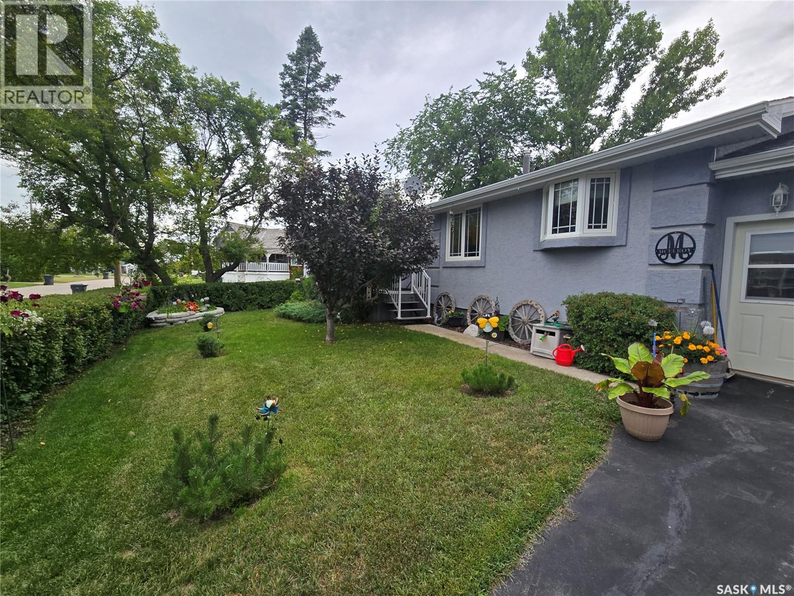808 Assiniboia Avenue, Stoughton, Saskatchewan  S0G 4T0 - Photo 3 - SK015091