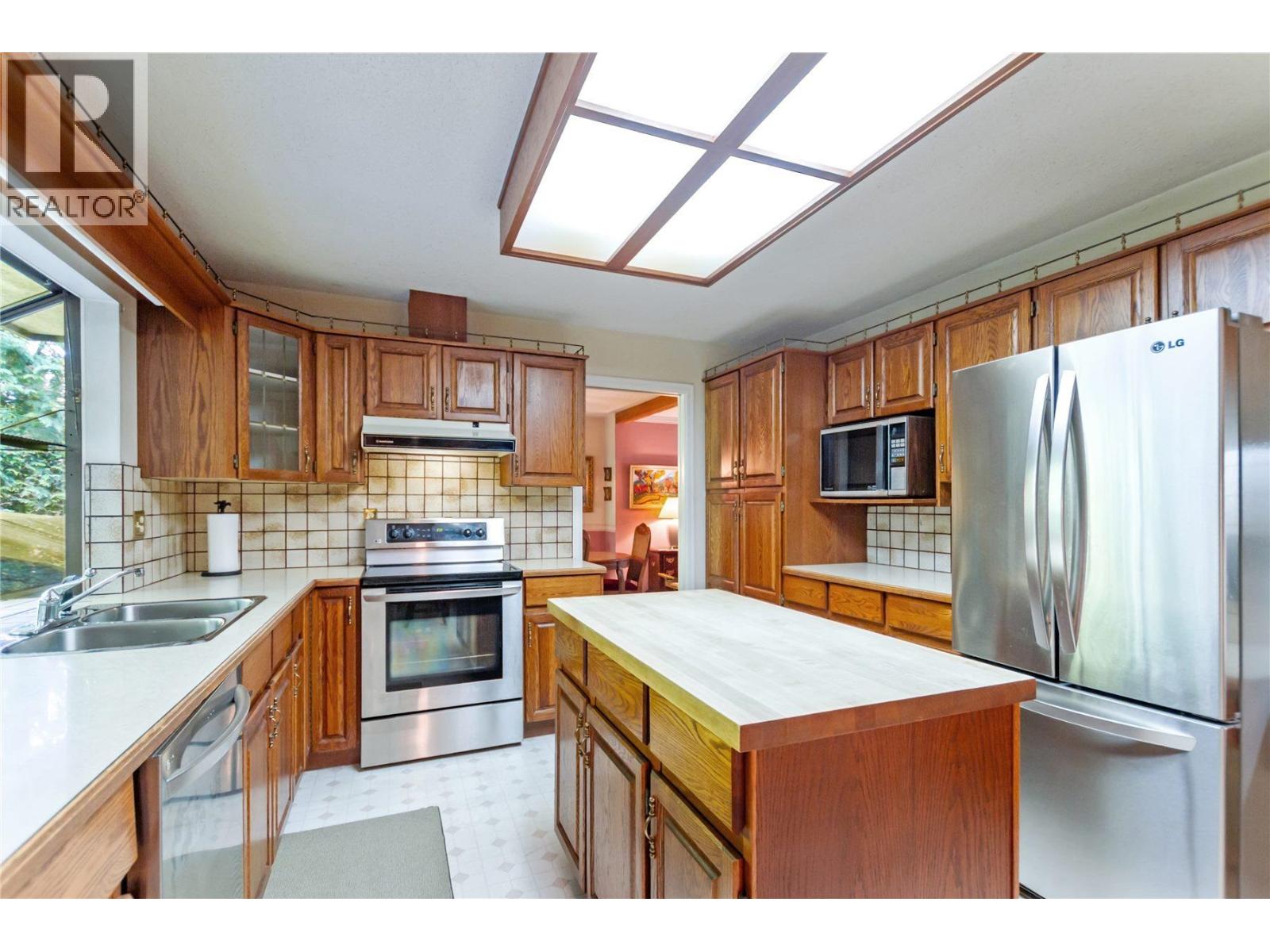 340 Hickey Drive, Coquitlam, British Columbia  V3K 6C6 - Photo 10 - R3040805