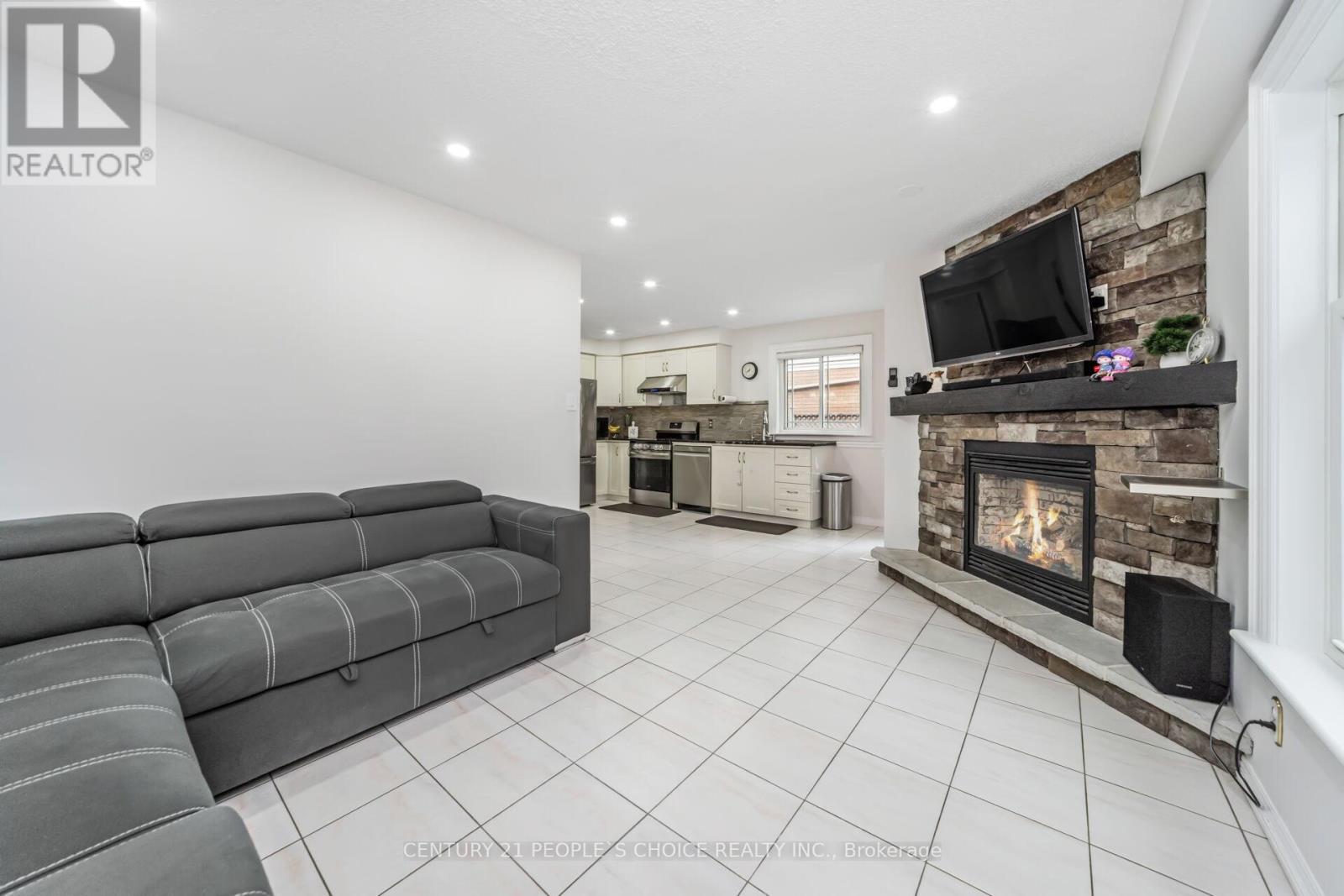 10 Hillgarden Drive, Hamilton, Ontario  L8J 2S4 - Photo 14 - X12372252