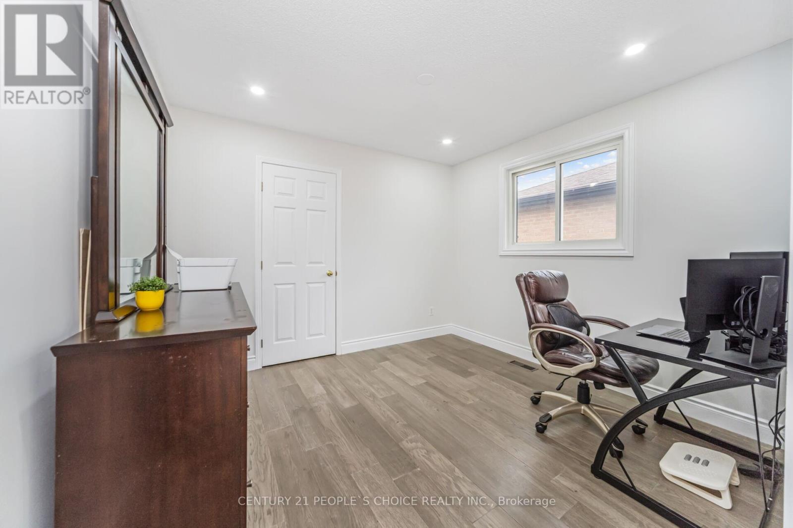 10 Hillgarden Drive, Hamilton, Ontario  L8J 2S4 - Photo 30 - X12372252