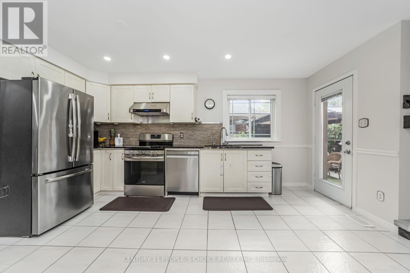 10 Hillgarden Drive, Hamilton, Ontario  L8J 2S4 - Photo 7 - X12372252