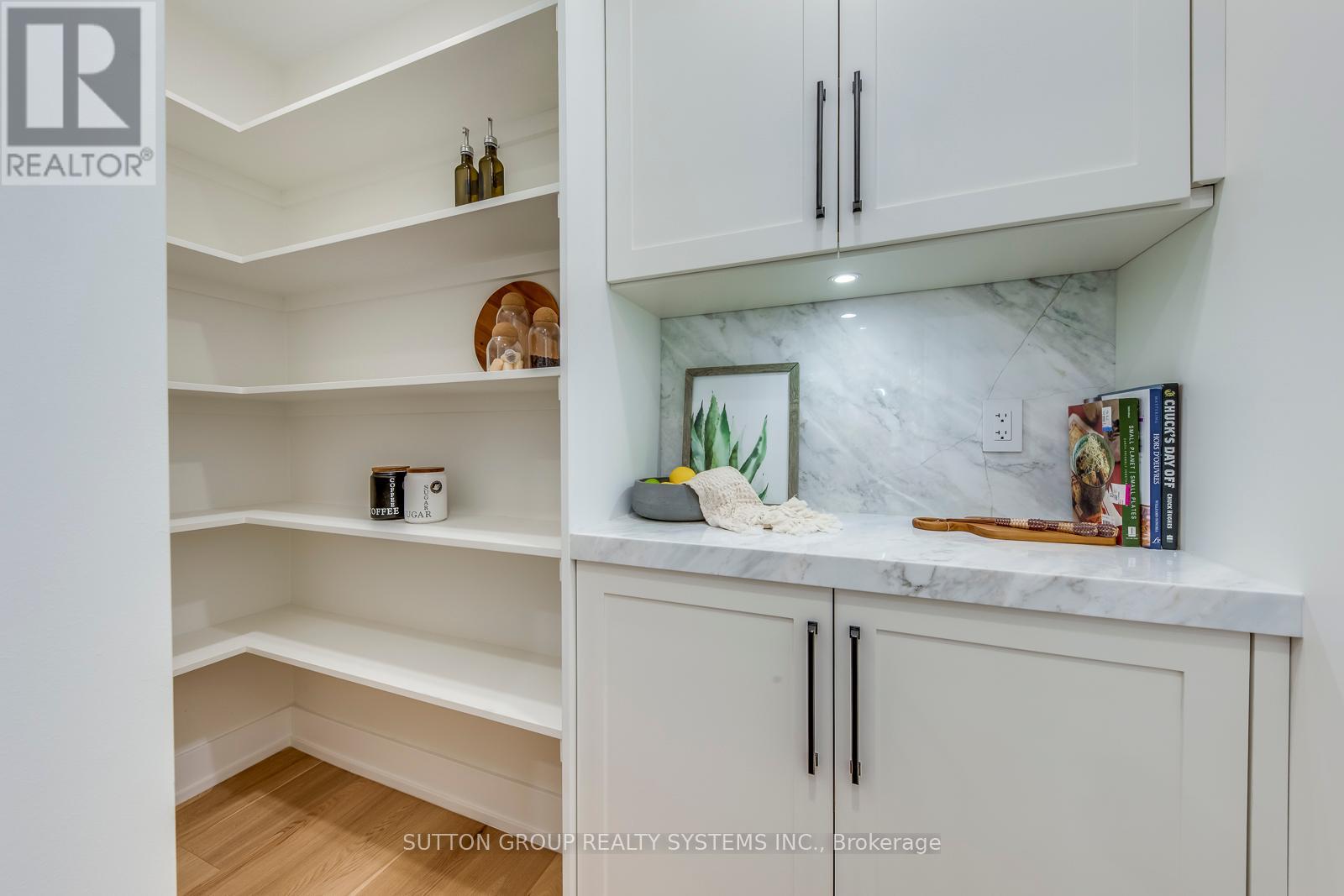 21 South Kingsway, Toronto, Ontario  M6S 3T2 - Photo 16 - W12179365