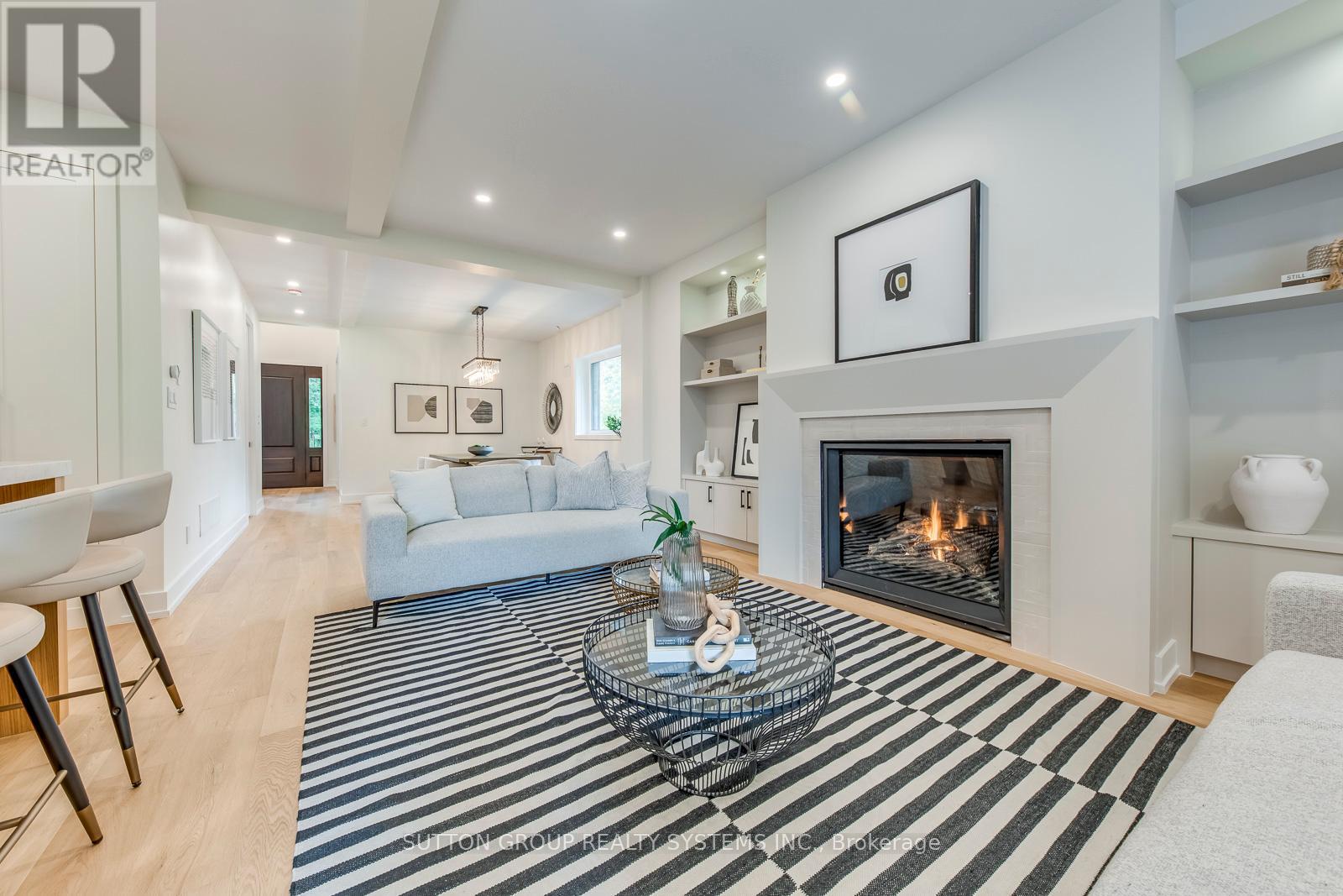 21 South Kingsway, Toronto, Ontario  M6S 3T2 - Photo 8 - W12179365