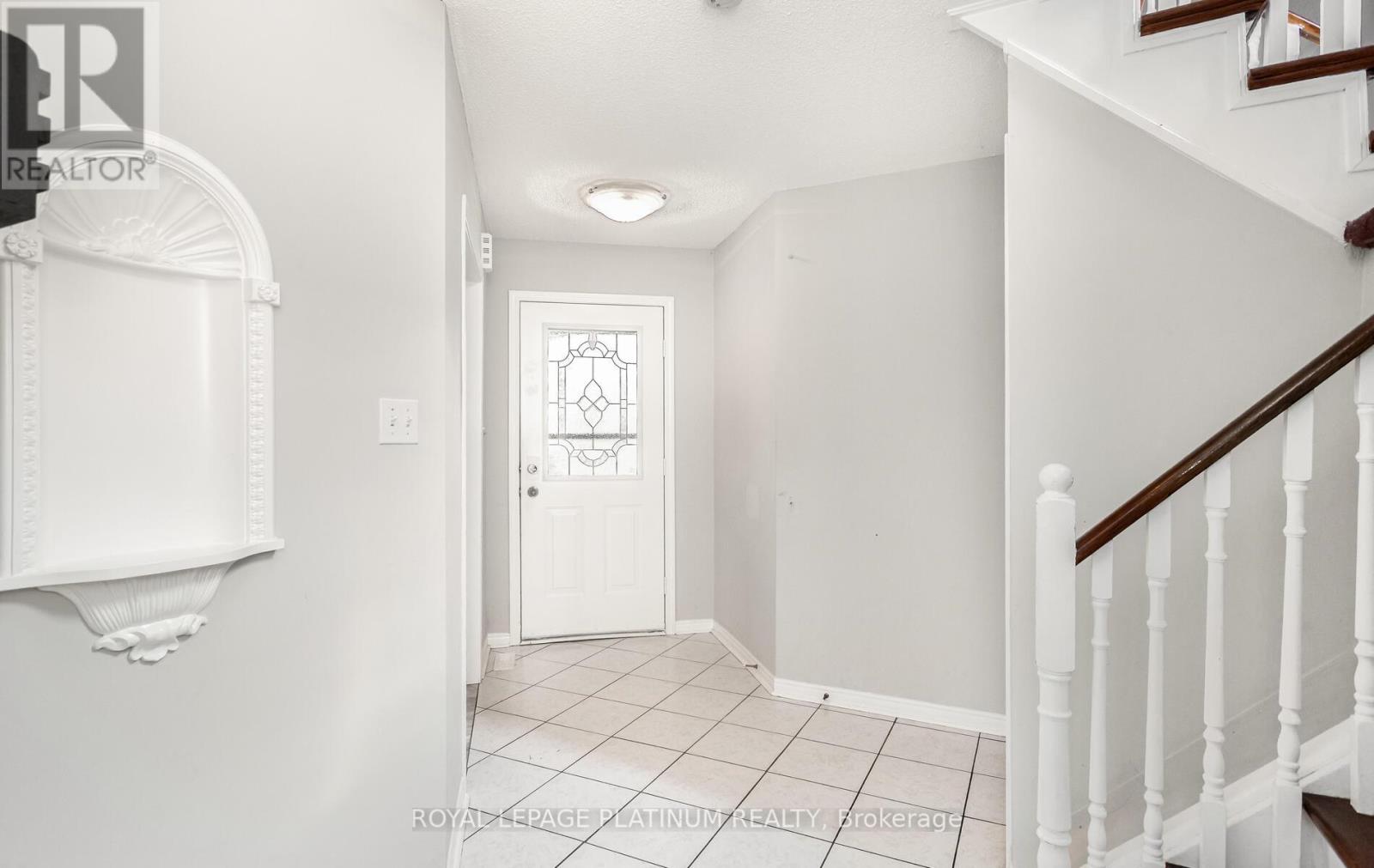 51 Ripley Crescent, Brampton, Ontario  L6Y 5C4 - Photo 5 - W12371572