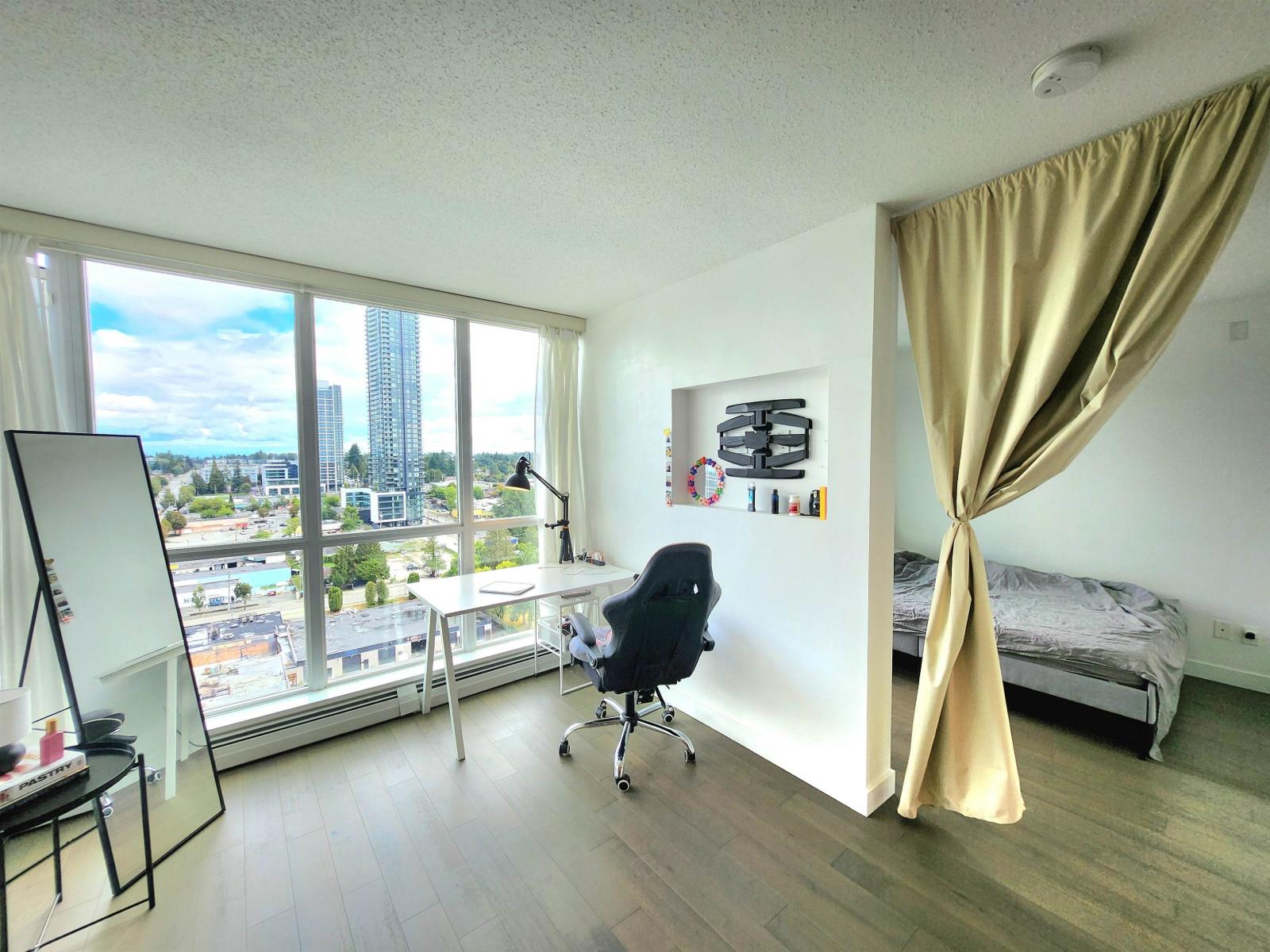 1812 10777 University Drive, Surrey, British Columbia  V3T 0E6 - Photo 2 - R3040997