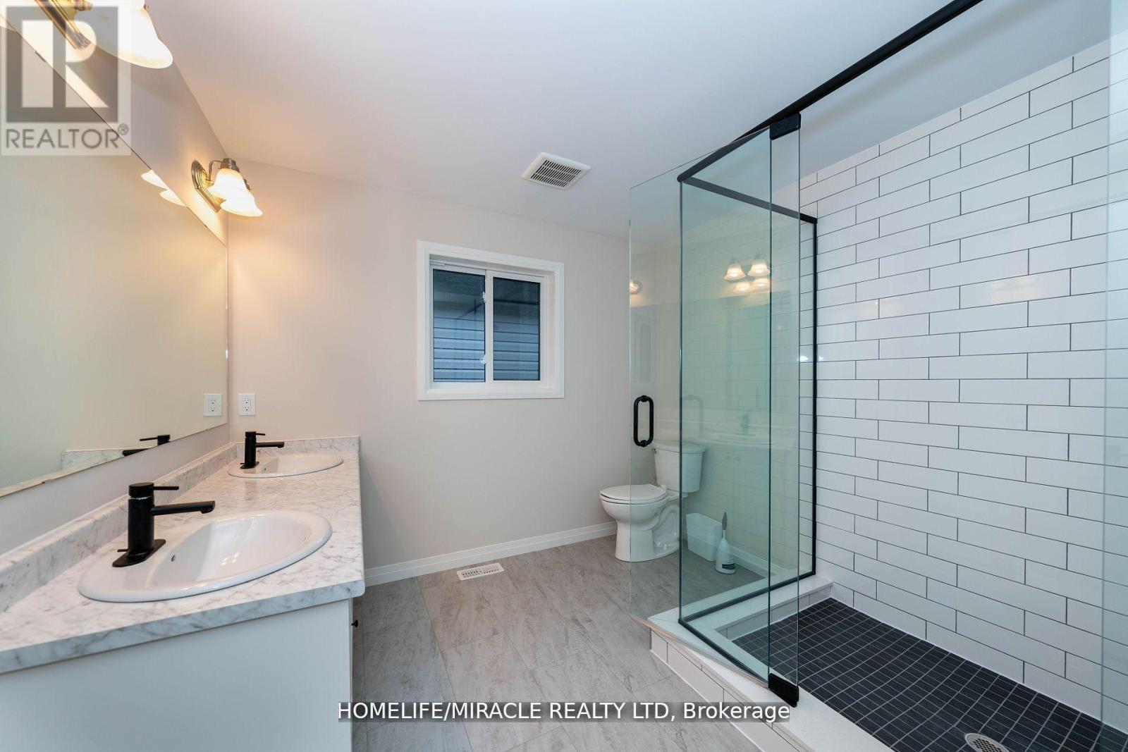 139 Siebert Avenue, Kitchener, Ontario  N2C 2A5 - Photo 12 - X12372265