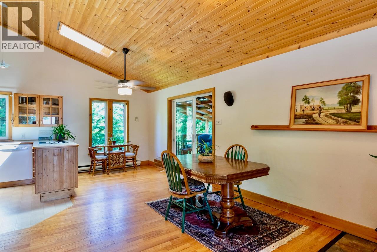 5244 Meadow Creek Road, Celista, British Columbia  V0E 1M6 - Photo 10 - 10355321