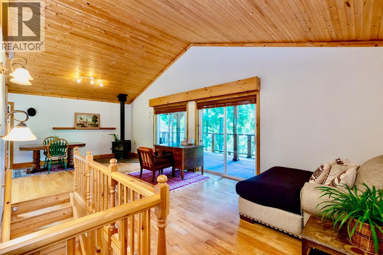 5244 Meadow Creek Road, Celista, British Columbia  V0E 1M6 - Photo 12 - 10355321