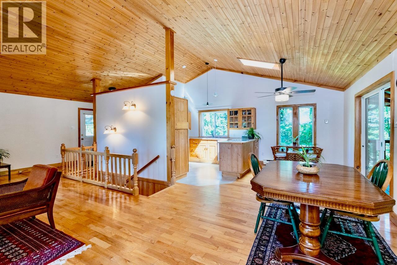 5244 Meadow Creek Road, Celista, British Columbia  V0E 1M6 - Photo 14 - 10355321