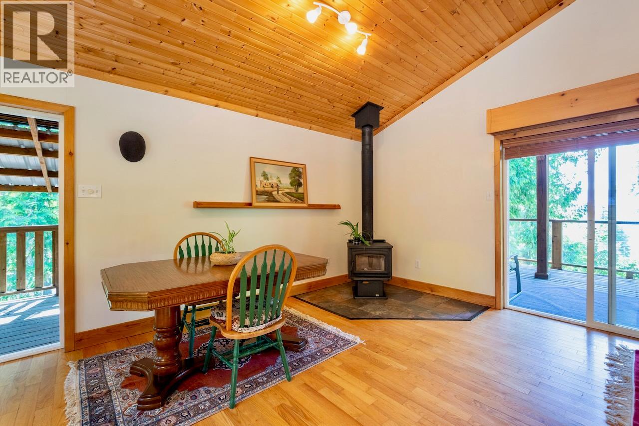 5244 Meadow Creek Road, Celista, British Columbia  V0E 1M6 - Photo 9 - 10355321