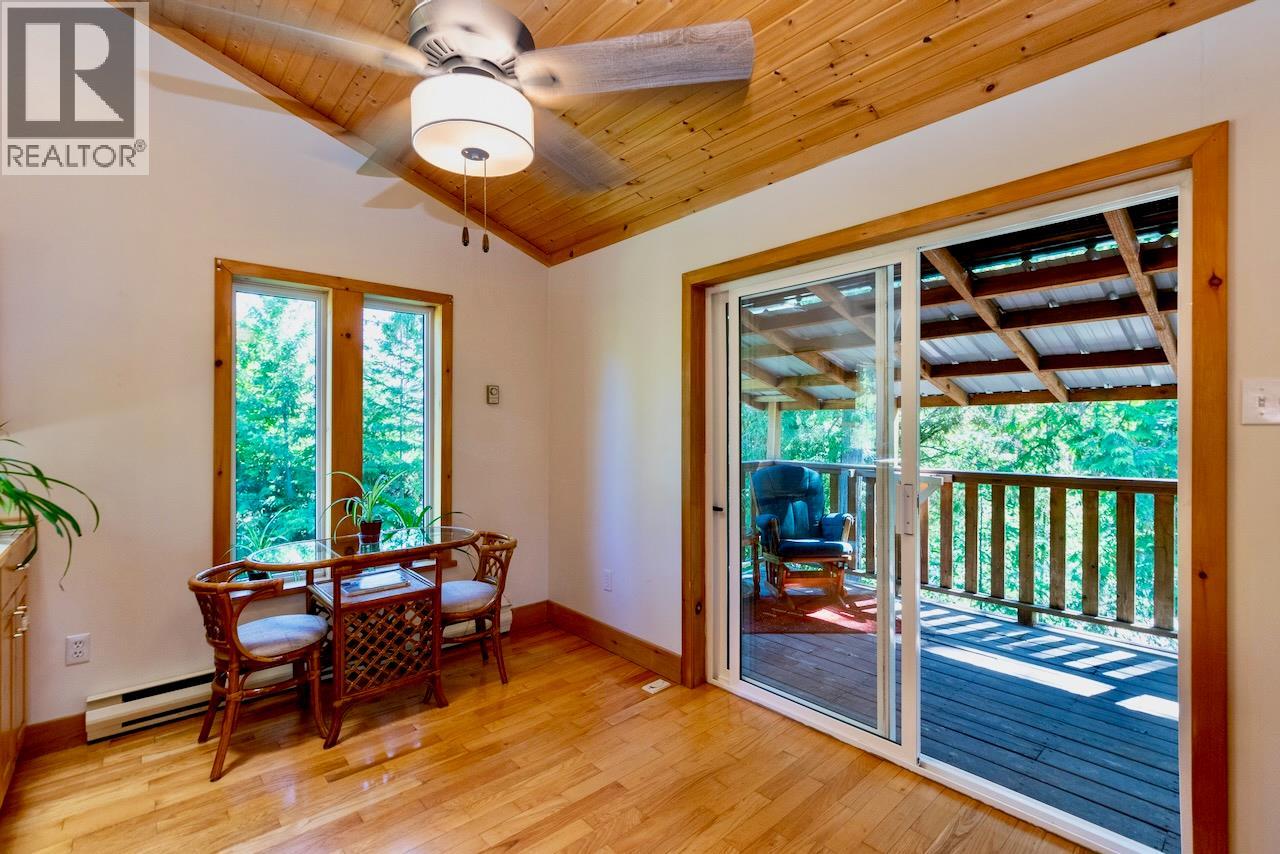 5244 Meadow Creek Road, Celista, British Columbia  V0E 1M6 - Photo 16 - 10355321