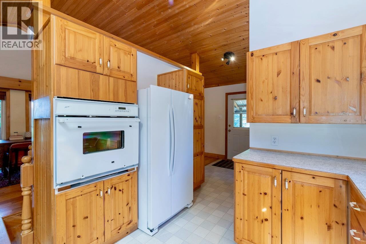 5244 Meadow Creek Road, Celista, British Columbia  V0E 1M6 - Photo 19 - 10355321