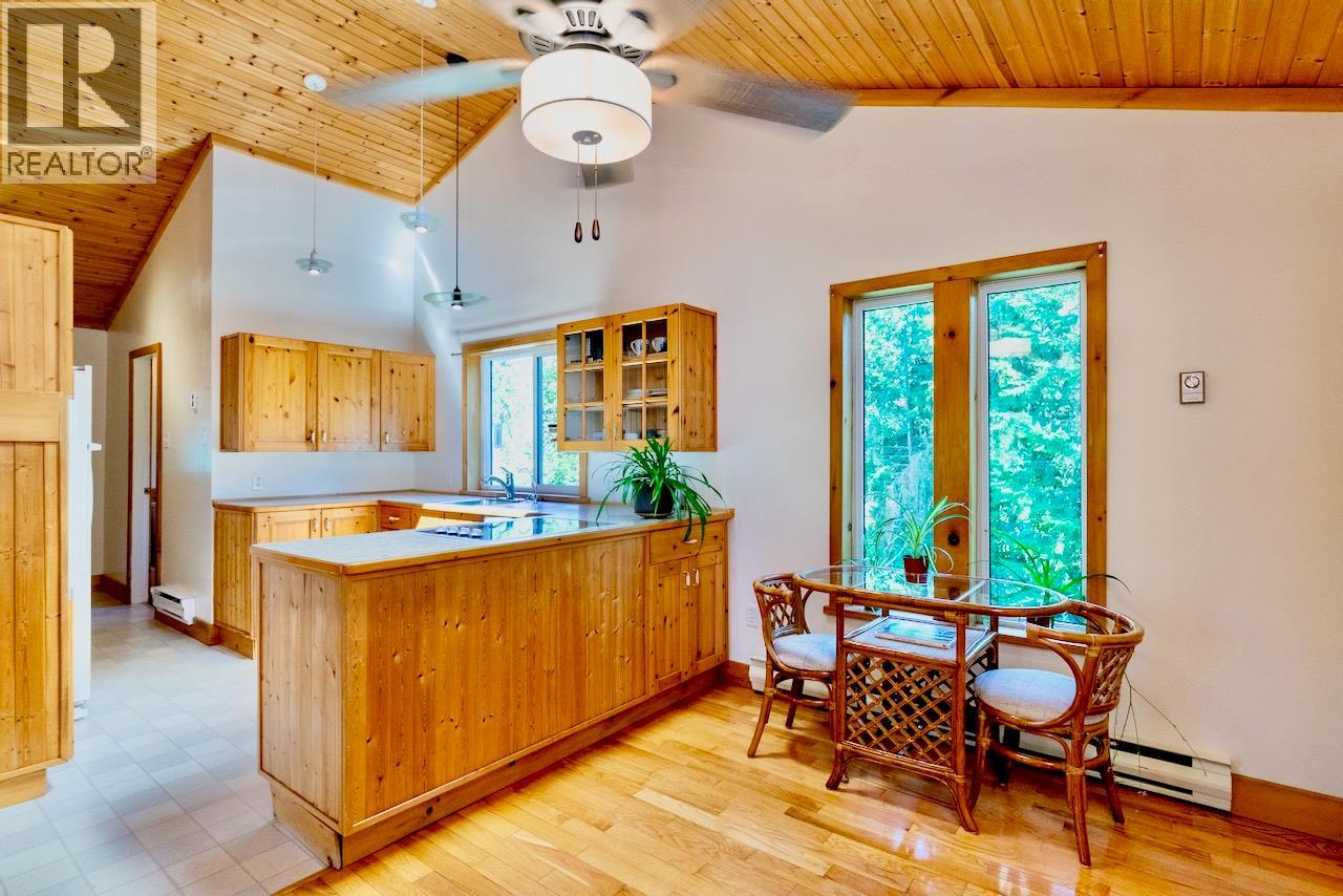 5244 Meadow Creek Road, Celista, British Columbia  V0E 1M6 - Photo 15 - 10355321