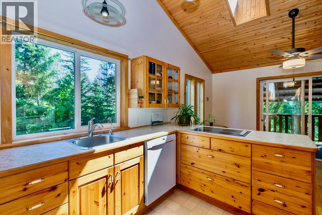 5244 Meadow Creek Road, Celista, British Columbia  V0E 1M6 - Photo 17 - 10355321