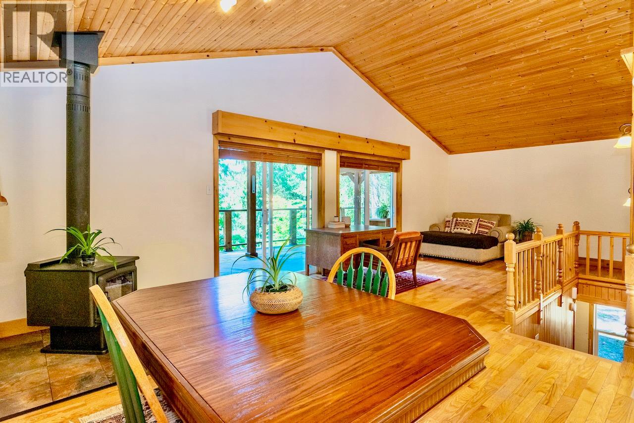 5244 Meadow Creek Road, Celista, British Columbia  V0E 1M6 - Photo 11 - 10355321