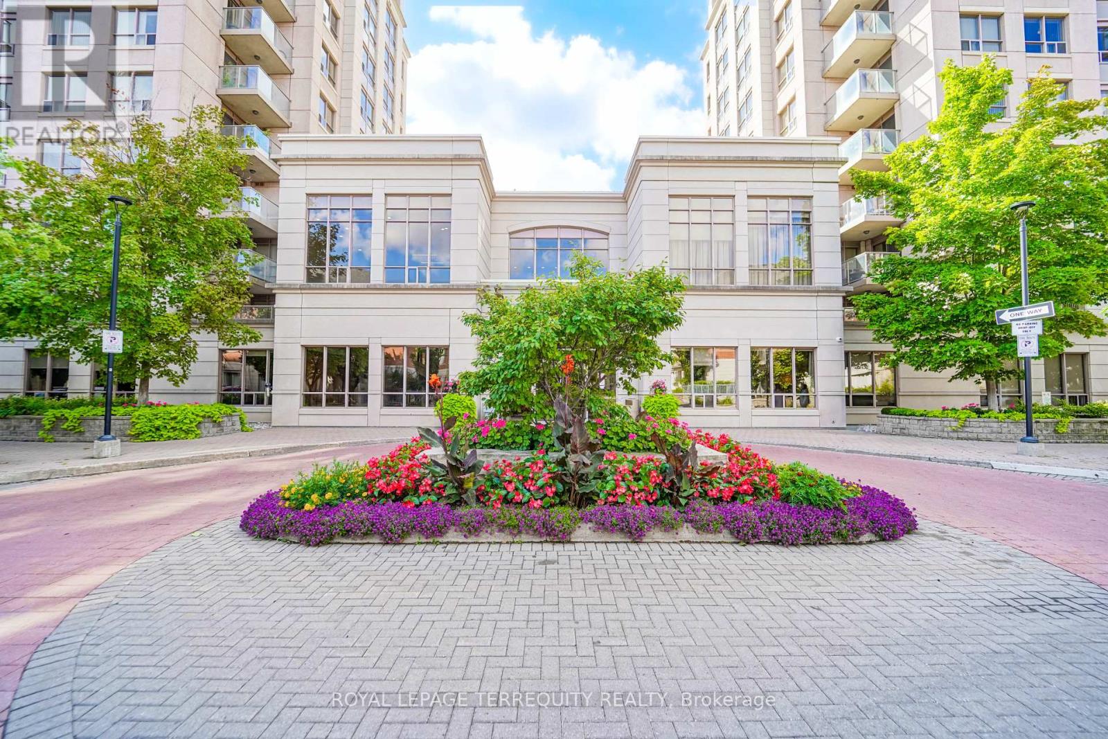 1011 - 39 GALLERIA PARKWAY, Markham, Ontario
