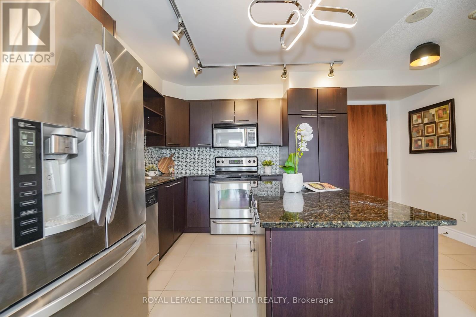 1011 - 39 Galleria Parkway, Markham, Ontario  L3T 0A6 - Photo 10 - N12372285