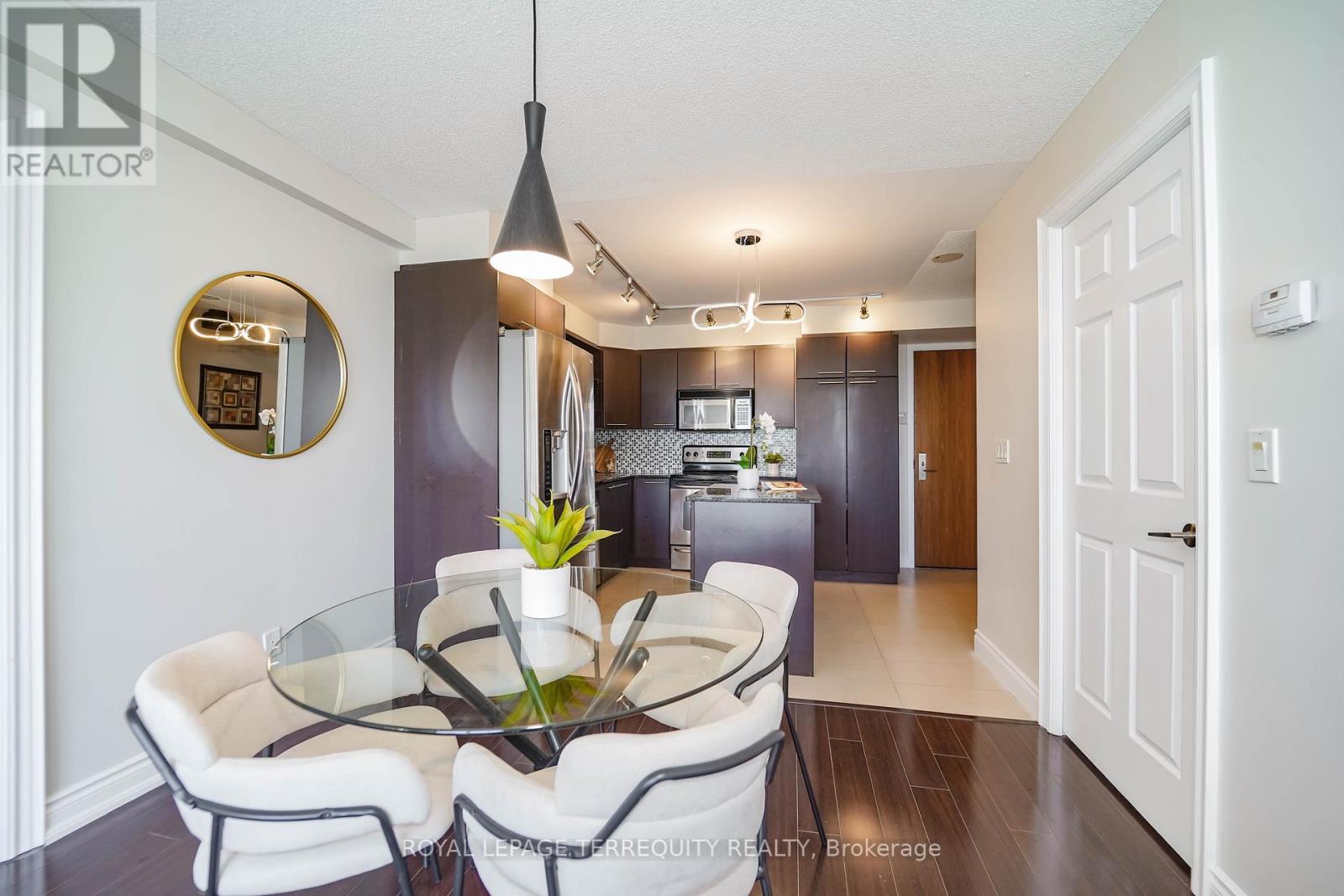1011 - 39 Galleria Parkway, Markham, Ontario  L3T 0A6 - Photo 11 - N12372285