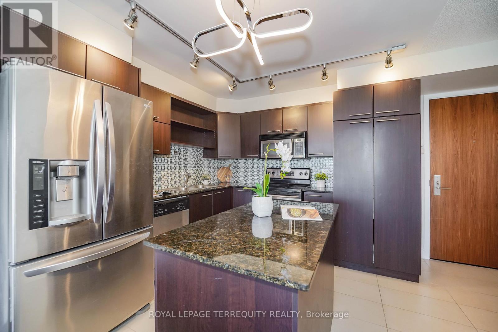 1011 - 39 Galleria Parkway, Markham, Ontario  L3T 0A6 - Photo 12 - N12372285