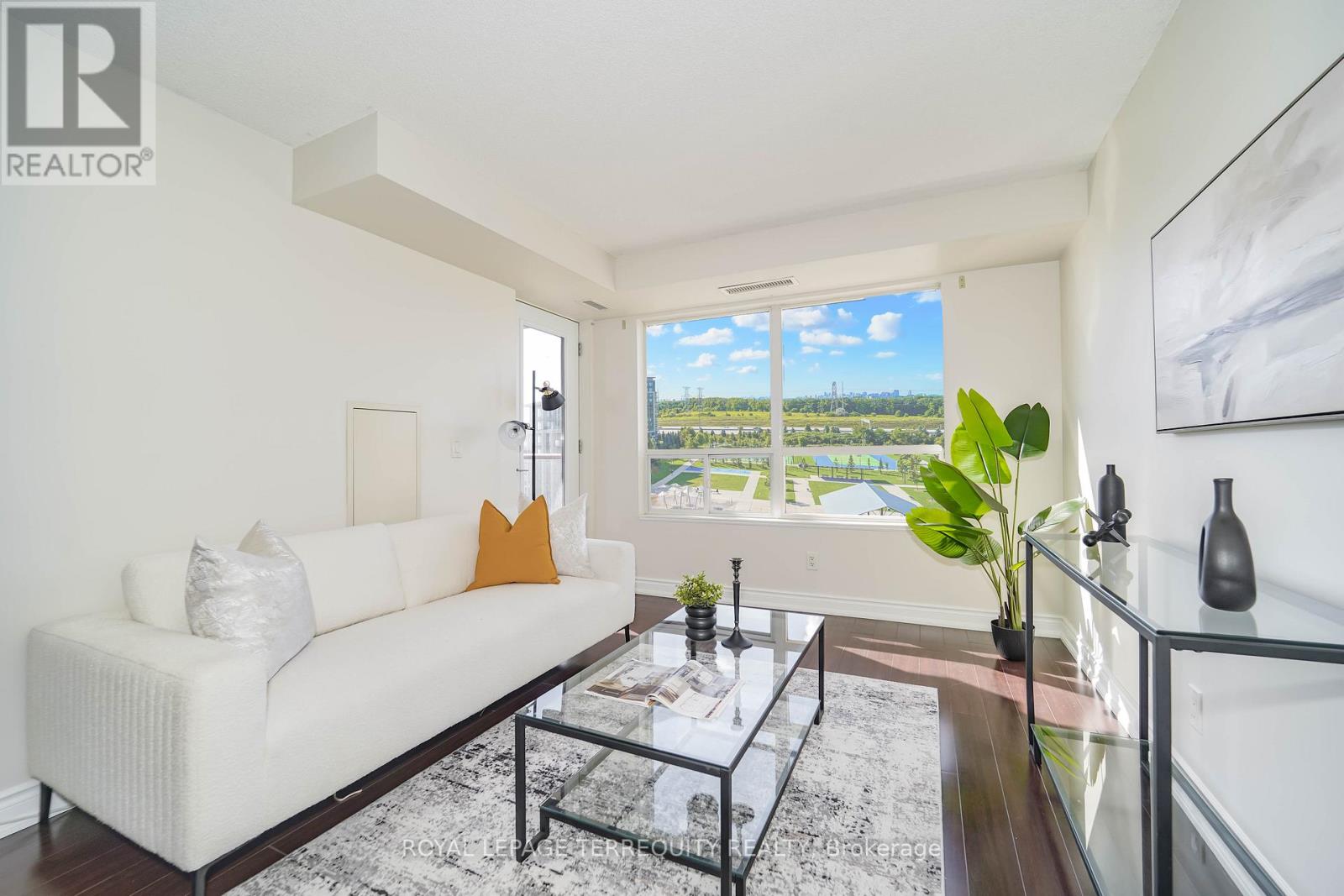 1011 - 39 Galleria Parkway, Markham, Ontario  L3T 0A6 - Photo 4 - N12372285
