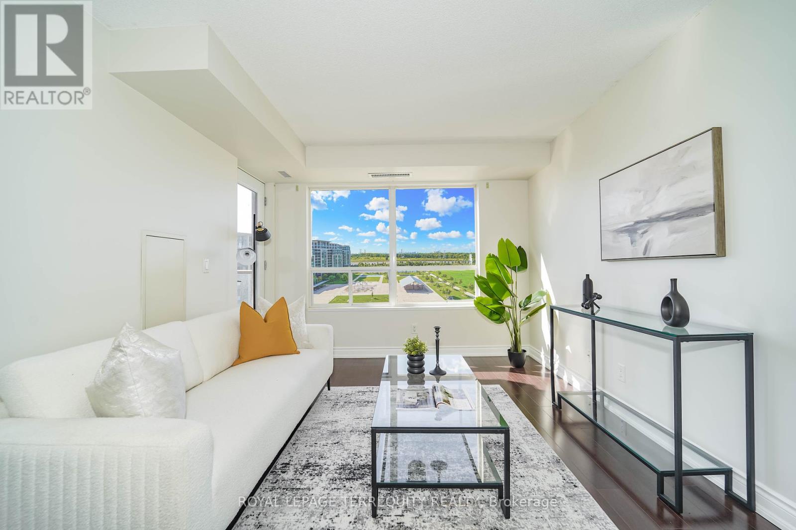 1011 - 39 Galleria Parkway, Markham, Ontario  L3T 0A6 - Photo 5 - N12372285