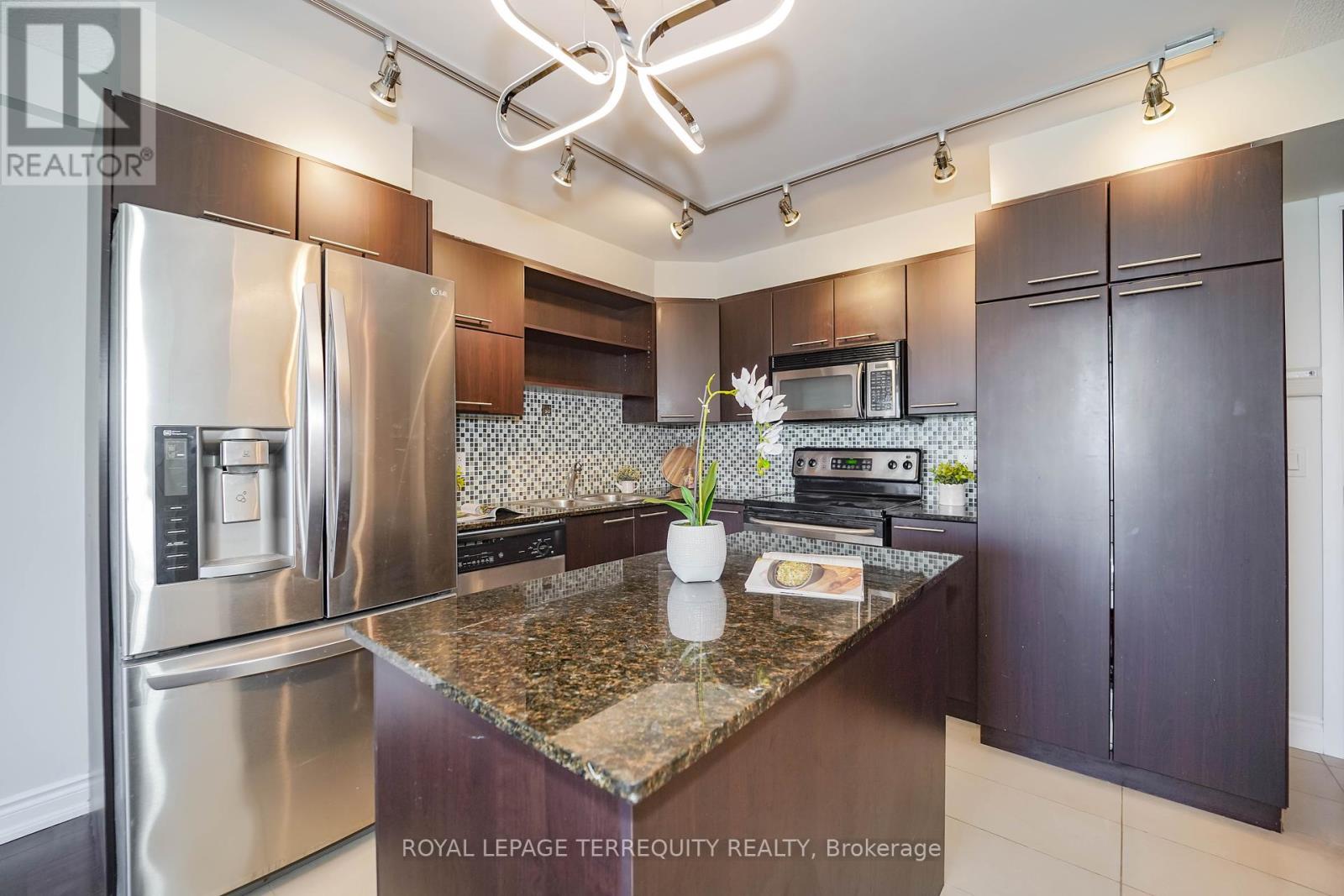 1011 - 39 Galleria Parkway, Markham, Ontario  L3T 0A6 - Photo 8 - N12372285