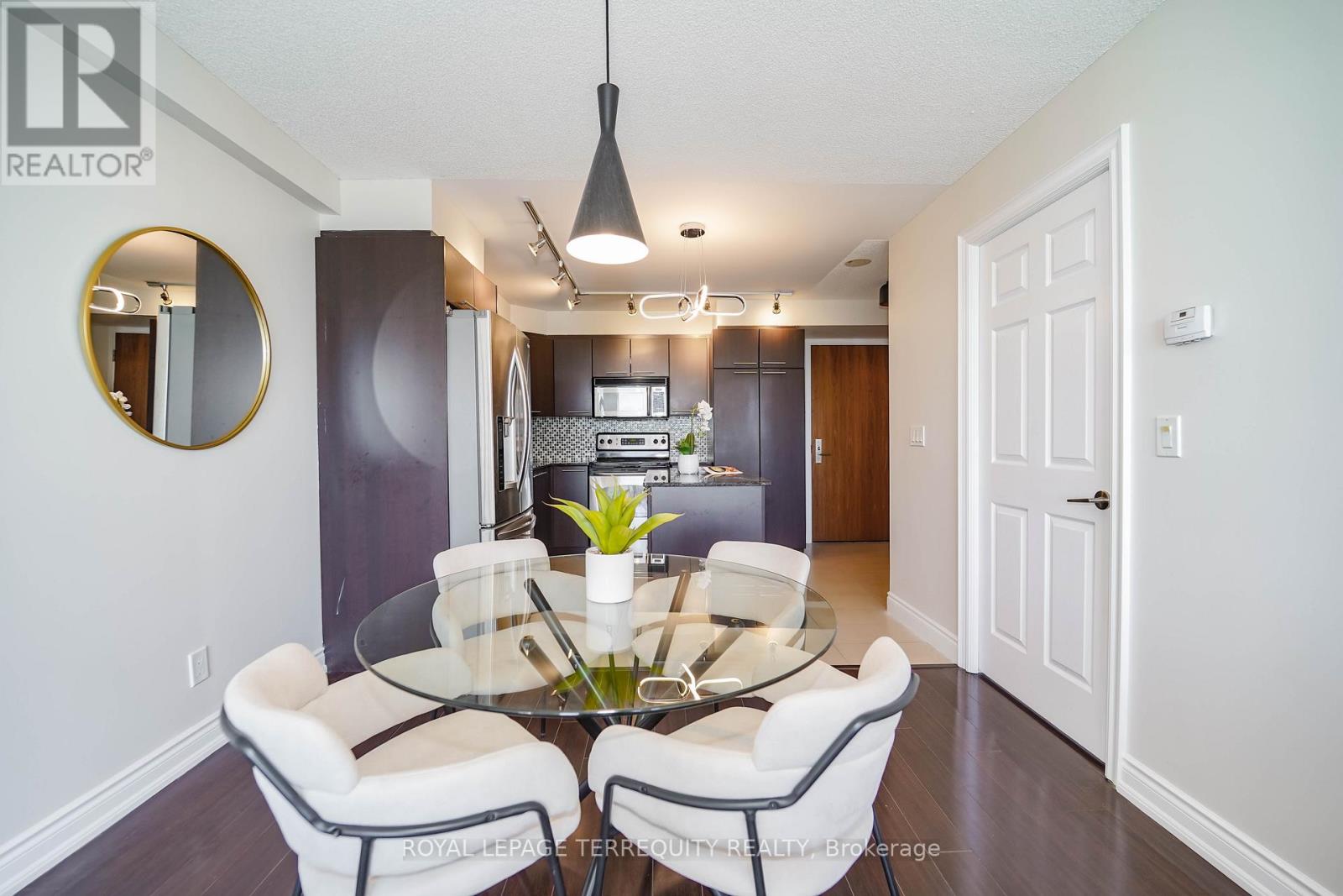 1011 - 39 Galleria Parkway, Markham, Ontario  L3T 0A6 - Photo 9 - N12372285