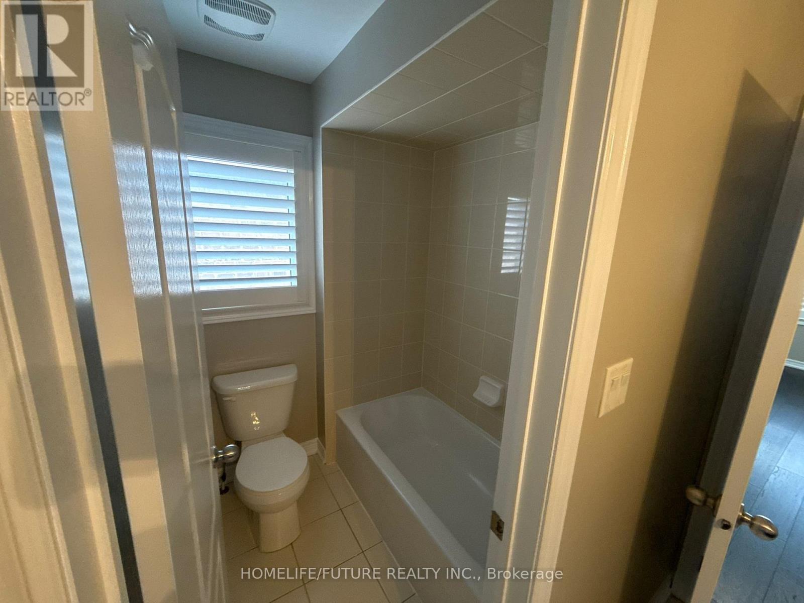 1399 Lormel Gate, Innisfil, Ontario  L0L 1W0 - Photo 16 - N12372291