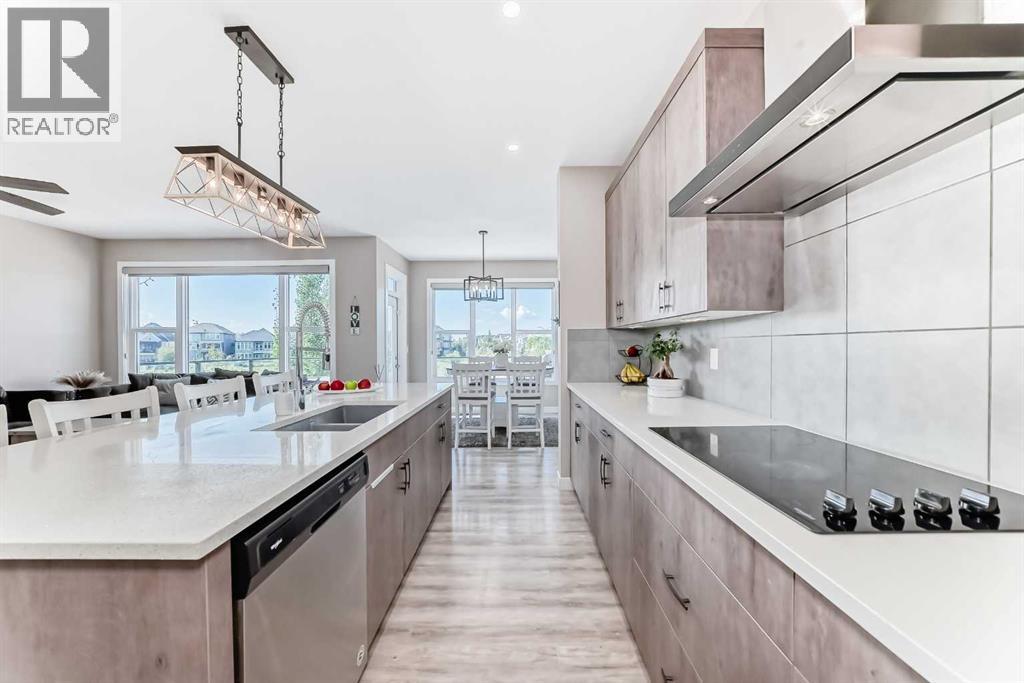Property at 13 Cranbrook Cove SE image 4
