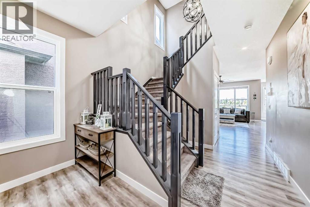 Property at 13 Cranbrook Cove SE image 2