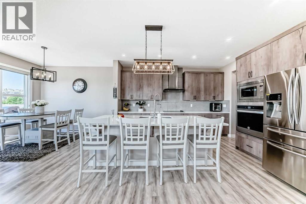 Property at 13 Cranbrook Cove SE image 3