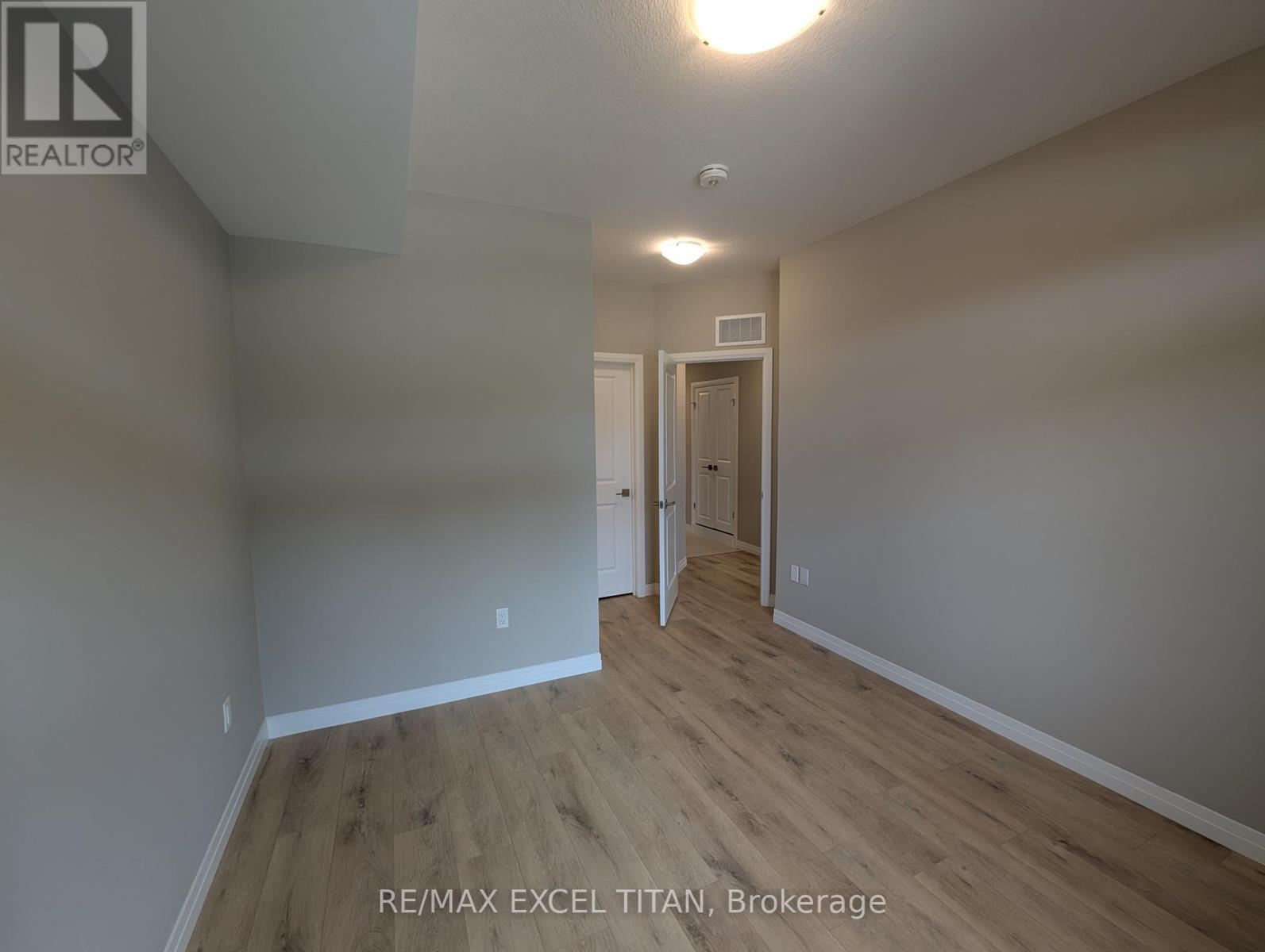 74 Thatcher Drive, Guelph, Ontario  N1L 1B3 - Photo 7 - X12372307