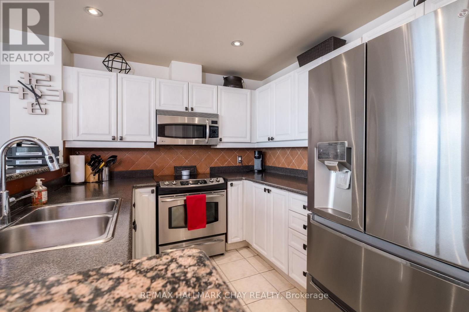 310 - 2 Toronto Street, Barrie, Ontario  L4N 9R2 - Photo 13 - S12361092