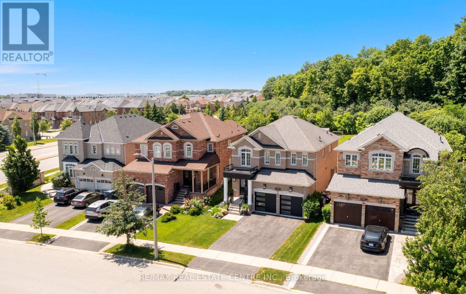 105 Olivia Marie Road, Brampton, Ontario  L6Y 0N1 - Photo 3 - W12372313