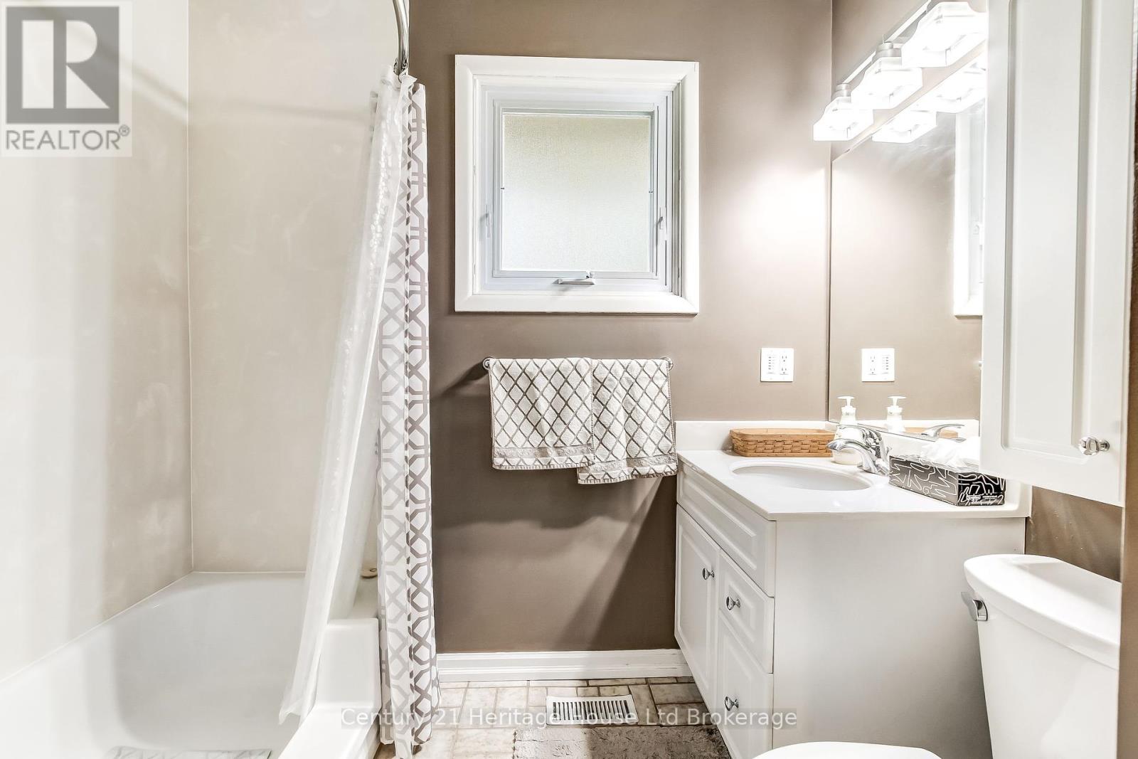 85 North Park Crescent, Woodstock, Ontario  N4S 7M1 - Photo 13 - X12371152