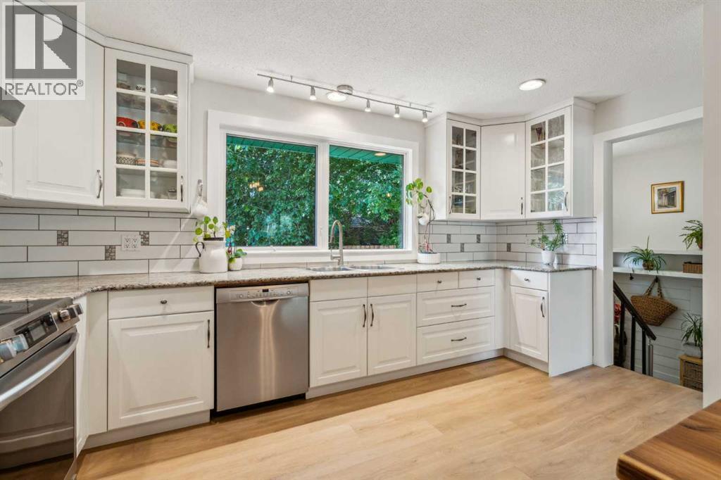 Property at 343 Canterbury Drive SW image 3